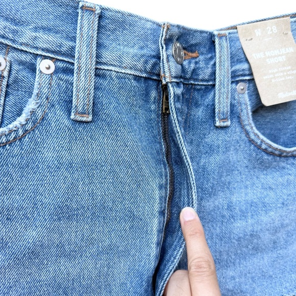 NWT Madewell The Momjean Short in Lansdale Wash Light Blue Raw Hem High Rise - Picture 12 of 16